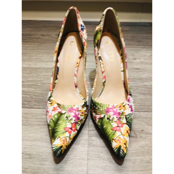 Guess Carrie2 Floral Butterfly Fabric Pumps - Picture 3 of 8